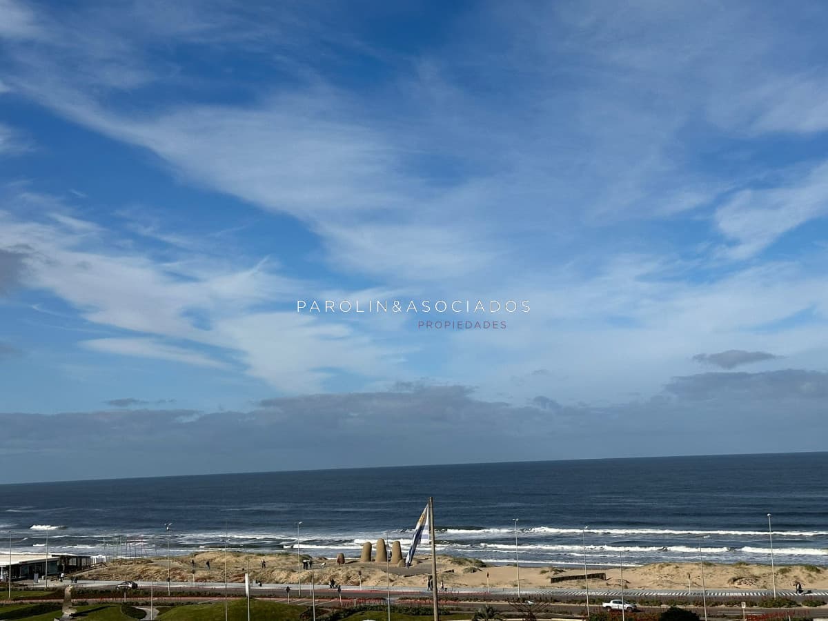 Apartamento en venta de 3 dormitorios en Torreon, Punta del Este.