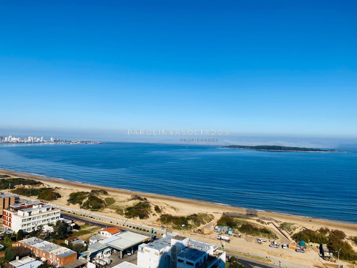 Apartamento en venta de 3 dormitorios en Le Jardin, Punta del Este.