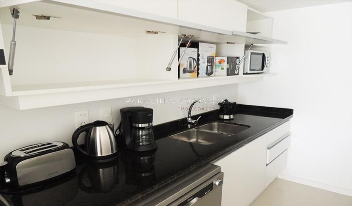 Apartamento de 2 dormitorios en venta en Torre Esmeralda, Punta del Este.