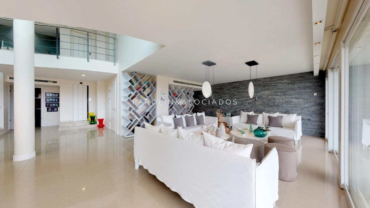 Penthouse en venta de 4 dormitorios en torre Aquarela, Punta del Este.