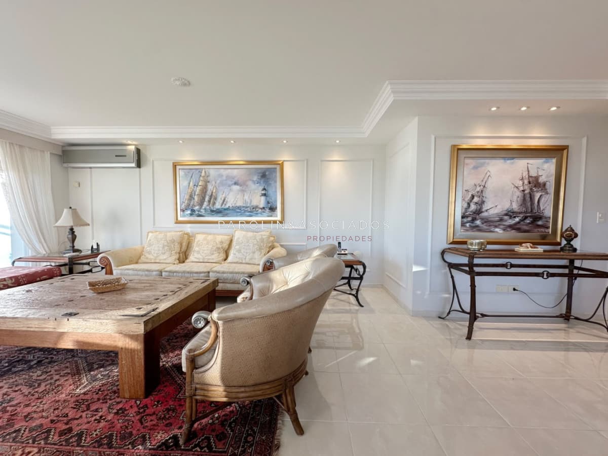 Departamento en Venta de 3 Dormitorios en Millenium Tower, Playa Mansa Punta del Este