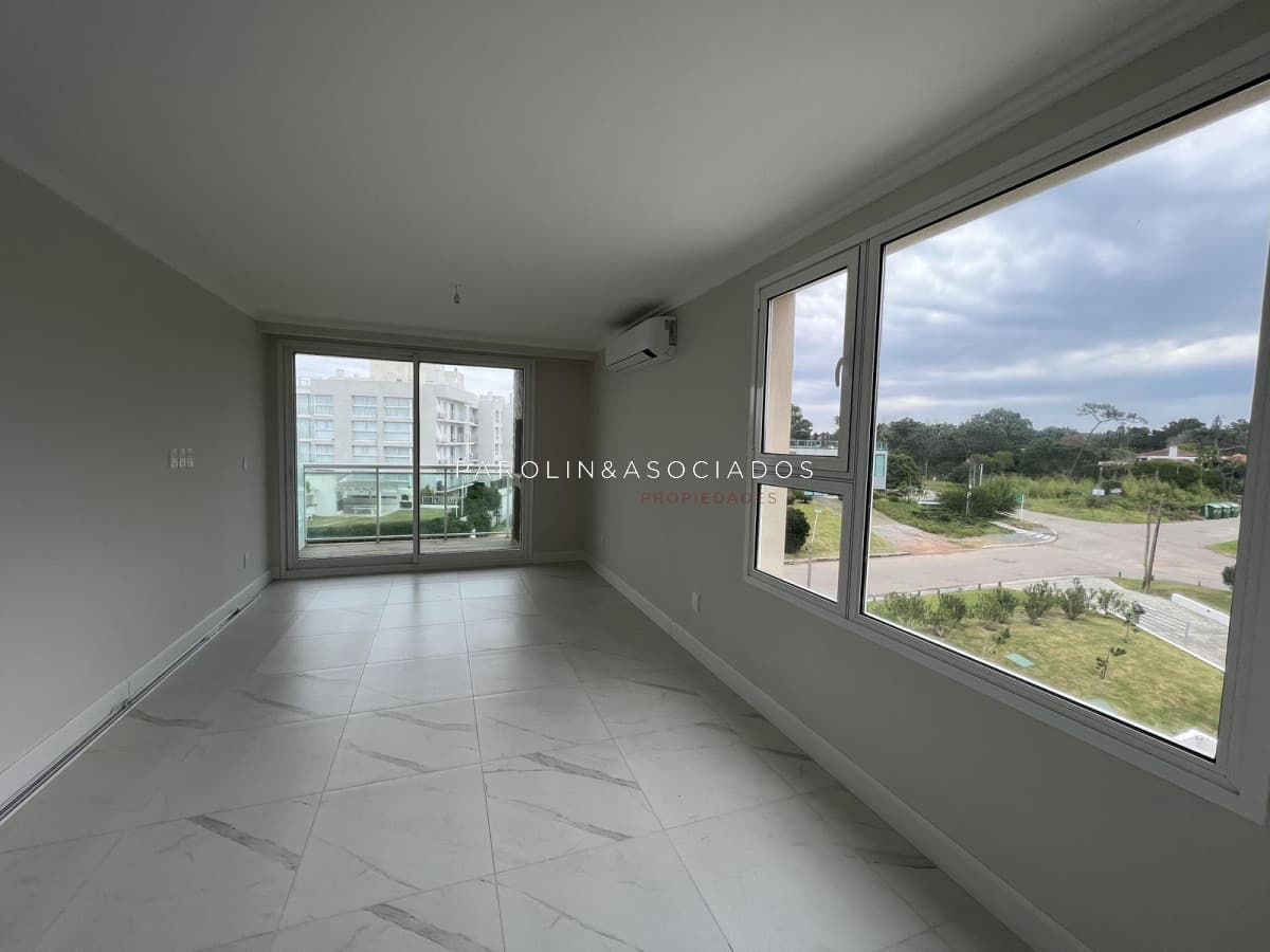 Apartamento a estrenar en Edificio Cruceros 3, Punta del Este.