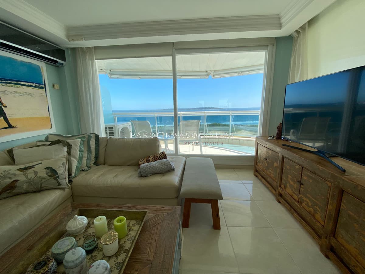 Apartamento en venta de 3 dormitorios en Millenium Tower, Punta del Este.