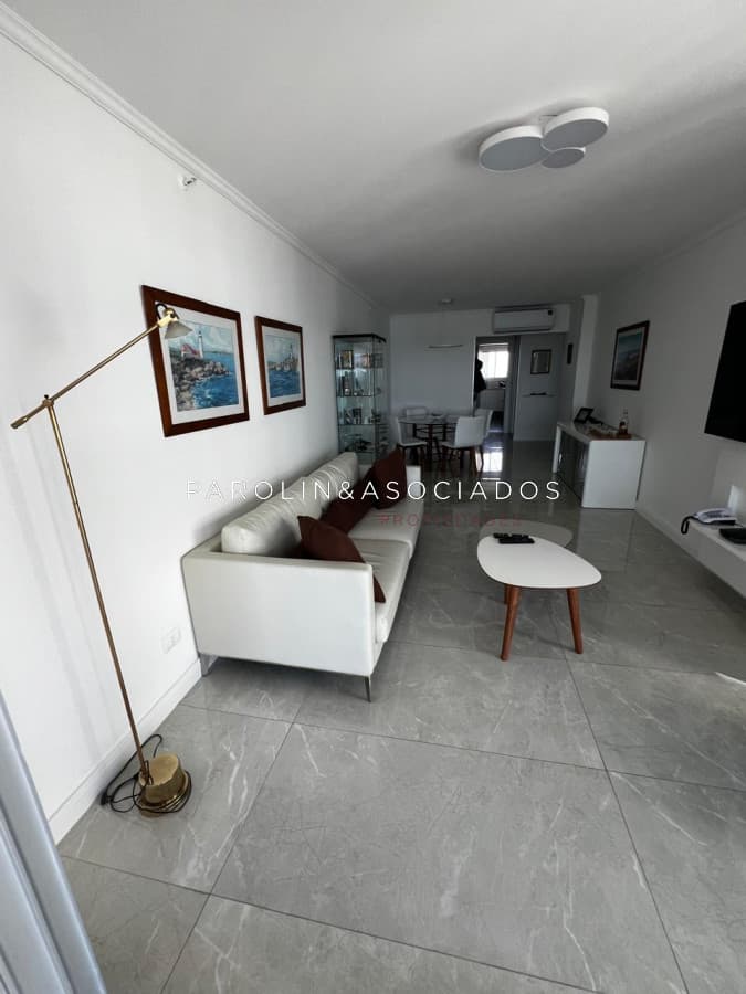 Apartamento de 2 dormitorios en venta en Miami Boulevard, Punta del Este.