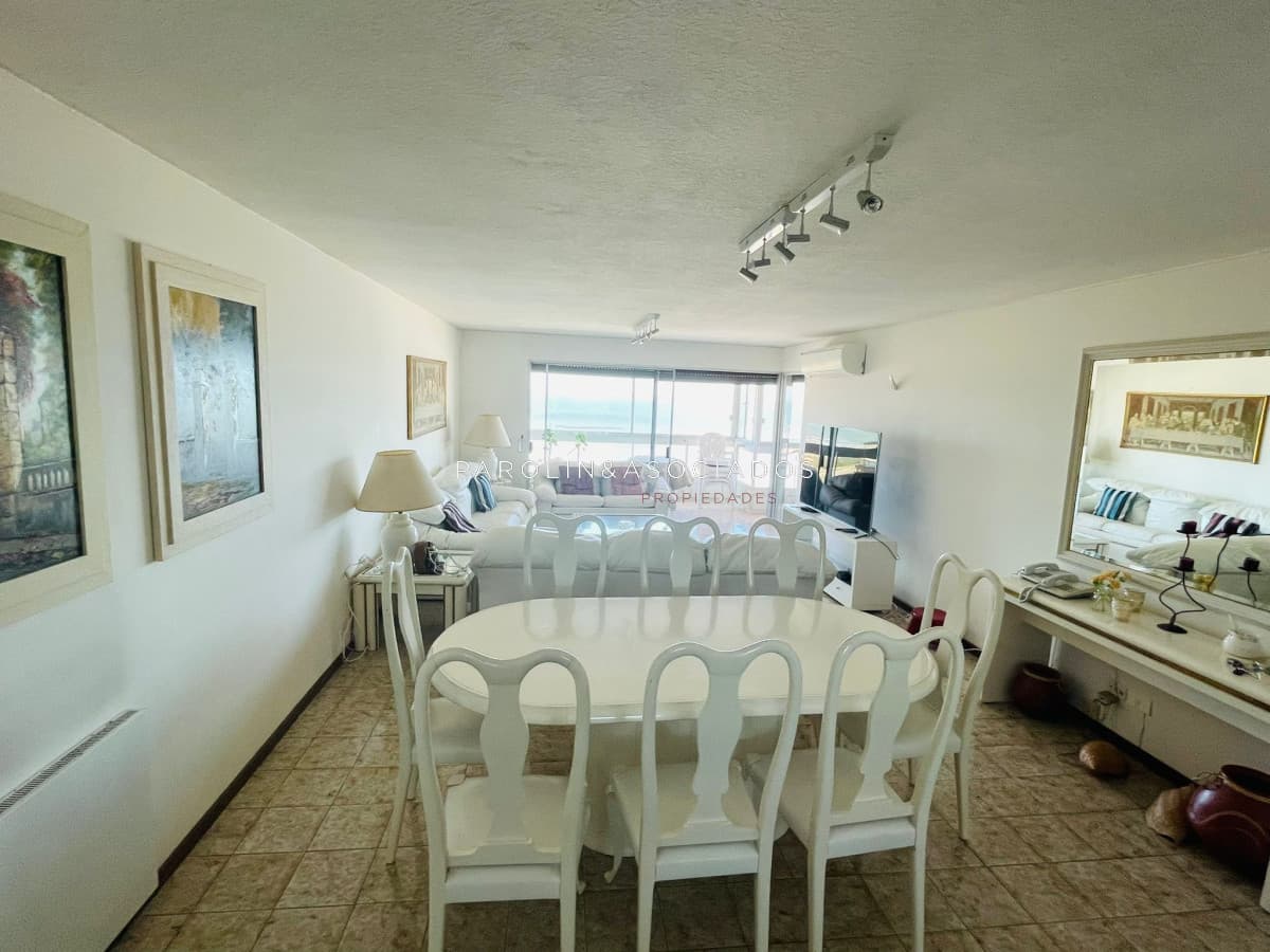 Apartamento en ventaa de 3 dormitorios en Torreon, Punta del Este.