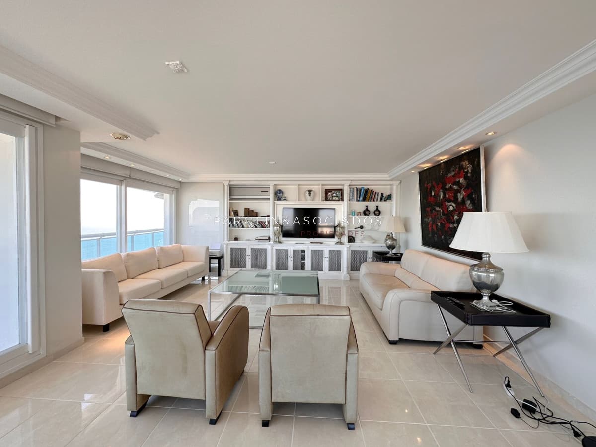 Hermoso apartamento en venta en Millenium Tower, Punta del Este.