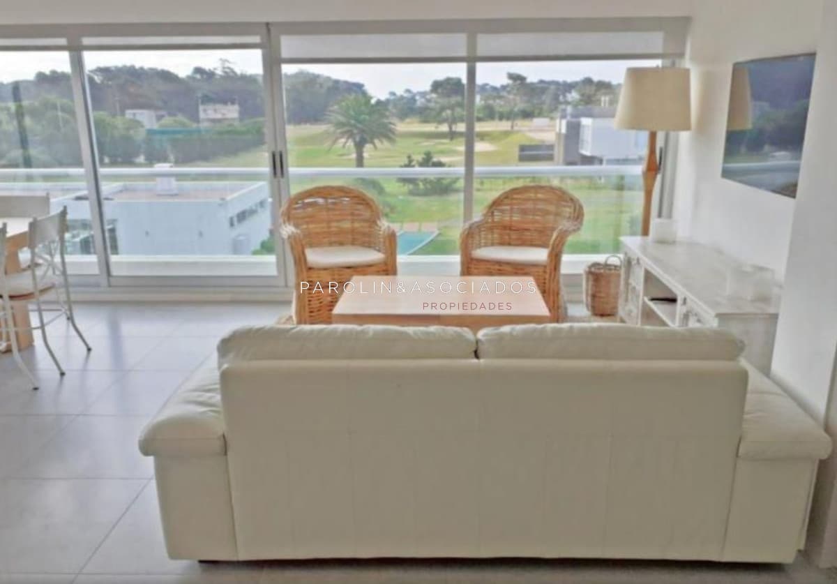 Departamento en Venta de 2 Dormitorios en edificio Silente. Playa Brava