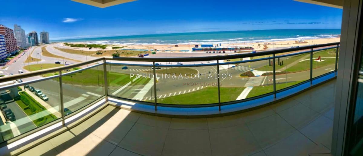 Apartamento en venta de 3 dormitorios en Torre Imperiale, Punta del Este.