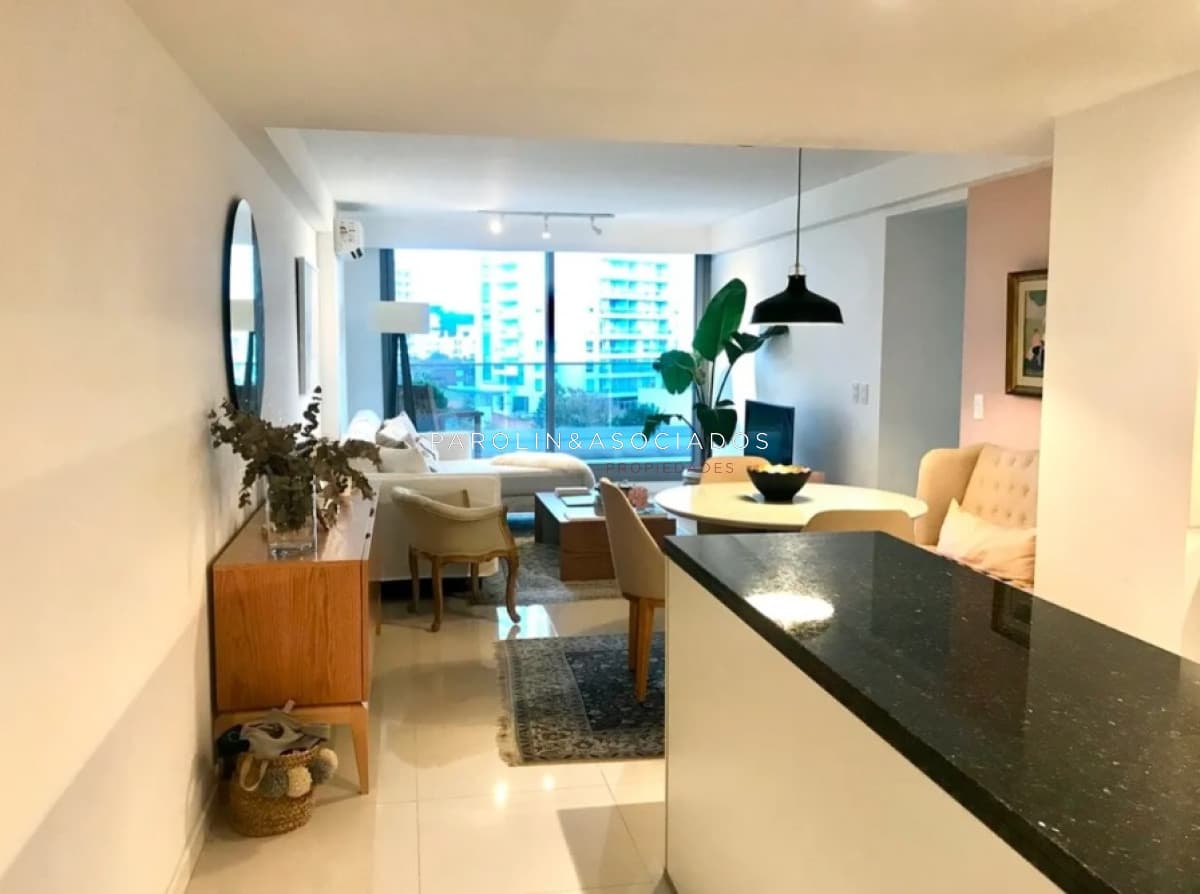 Apartamento en venta de 2 dormitorios en Torre Esmeralda, Punta del Este.