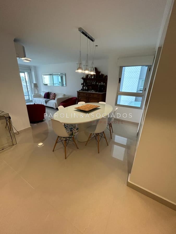 Apartamento de 2 dormitorio en venta en Miami Boulevard Torre I, Punta del Este.