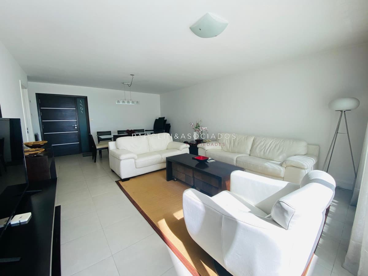 Apartamento en venta de 3 dormitorios en Manhattan Tower, Punta del Este.