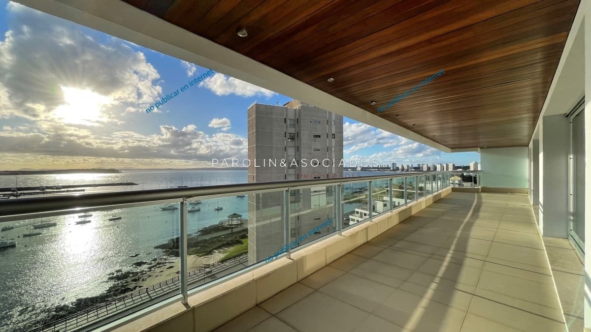 Penthouse de 4 dormitorios en Península, Punta del Este.