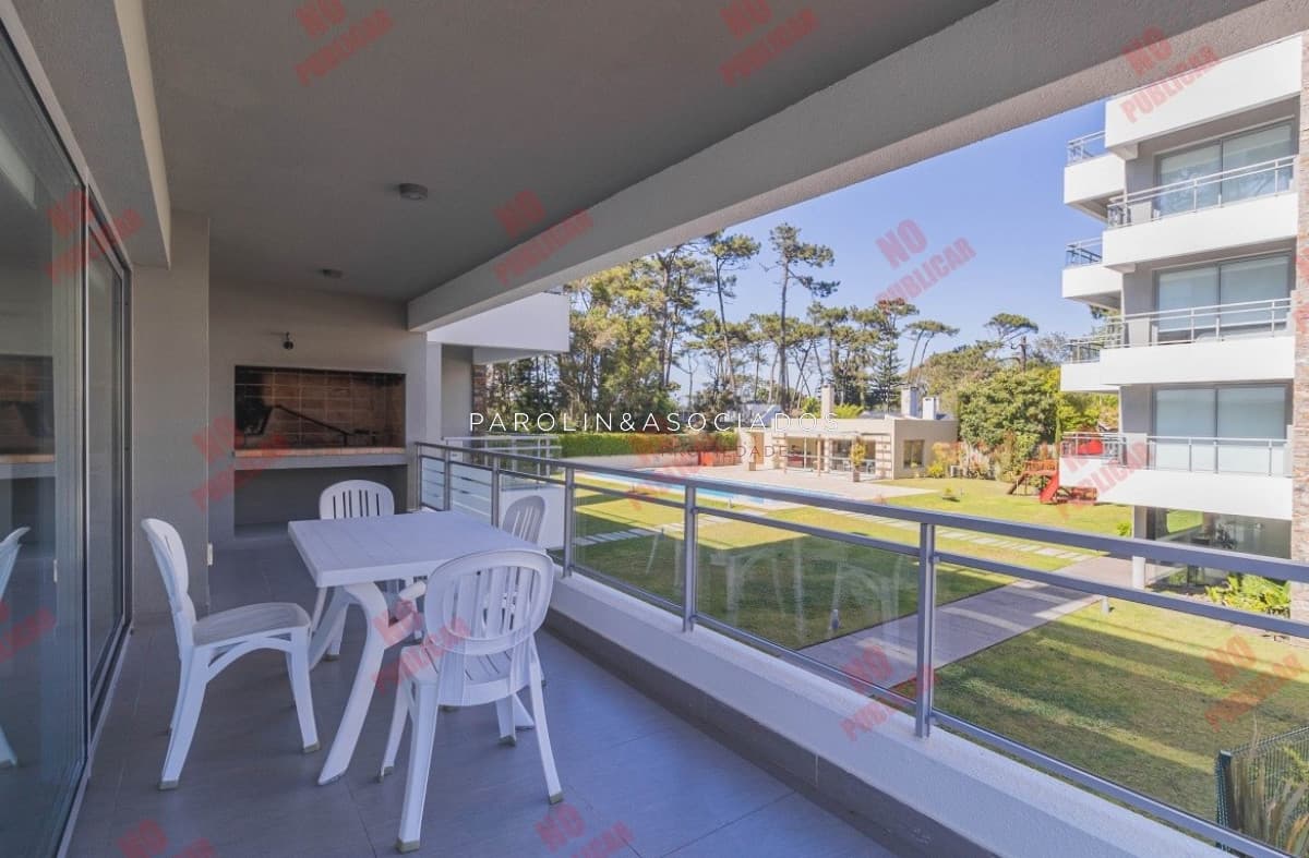 Apartamento en venta de 2 dormitorios en Rincón del Indio, Punta del Este.