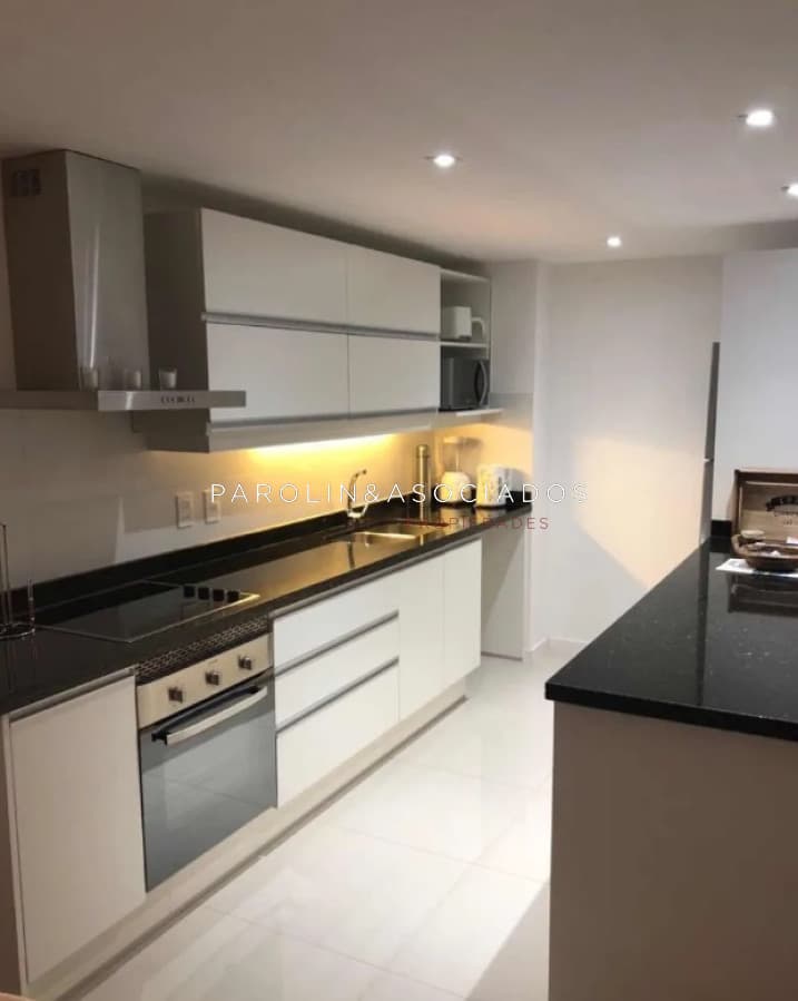 Apartamento en venta 2 dormitorios en Torre Esmeralda, Punta del Este.