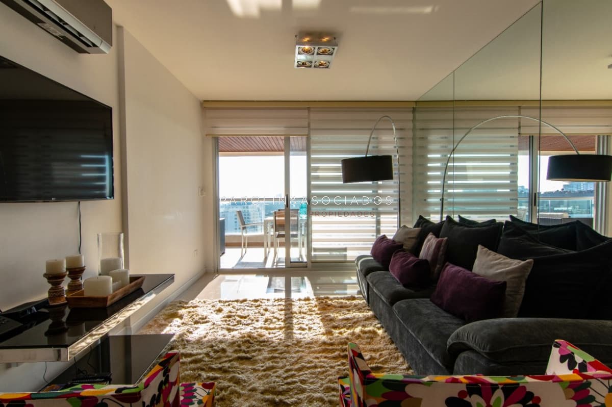 Excelente apartamento en venta en Icon Brava Tower, Punta del Este.