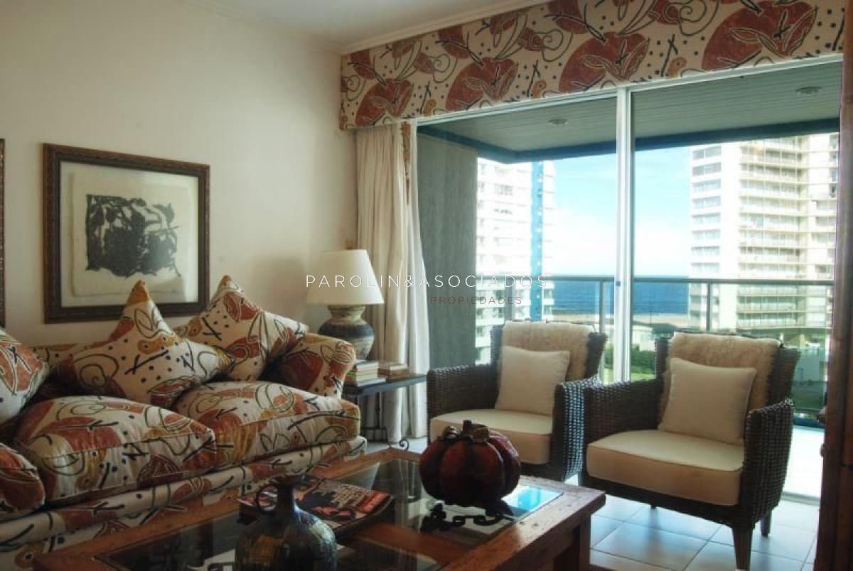 Apartamento en venta de 2 dormitorios en Ocean Tower, Punta del Este.