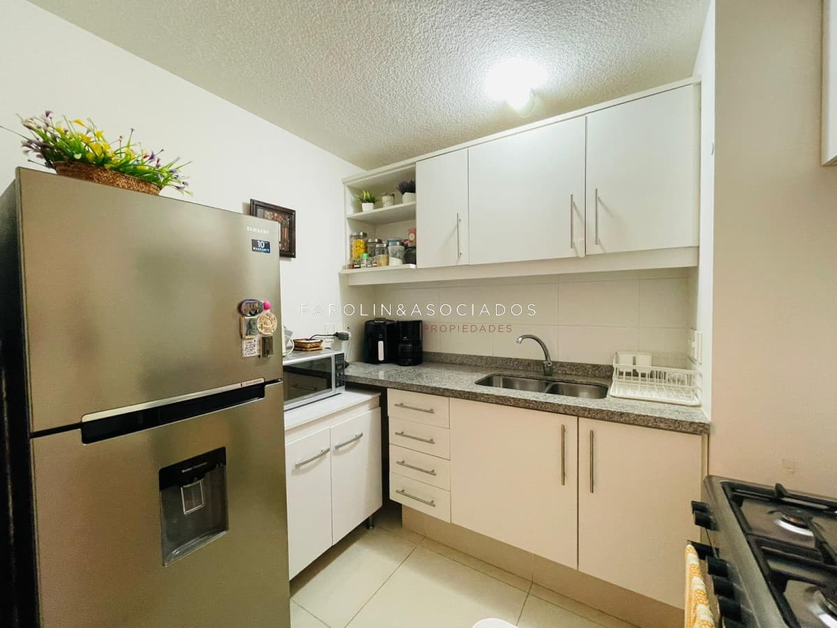 Apartamento en venta de 2 dormitorios en Summer Tower, Punta del Este.