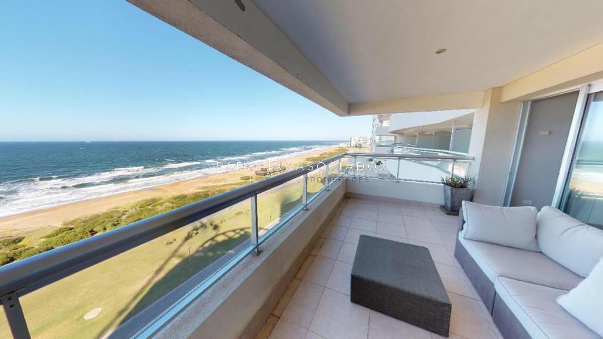 Excelente apartamento en venta en Torre Lobos, Punta del Este.