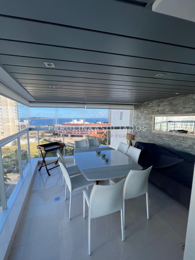 Apartamento en venta de 2 dormitorios en Miami Boulevard, Punta del Este.