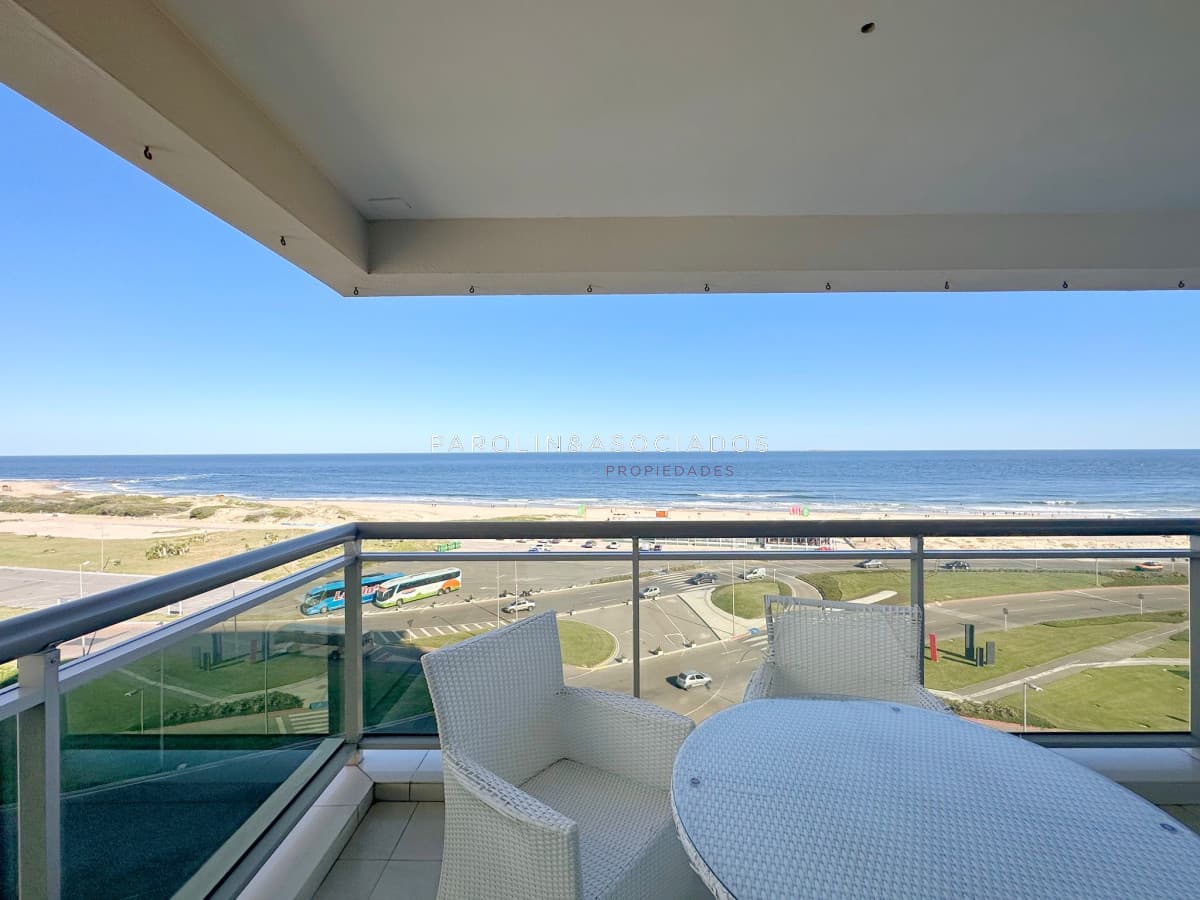 Apartamento de 3 dormitorios mas dependencia de servicio en Torre Imperiale, Punta del Este.