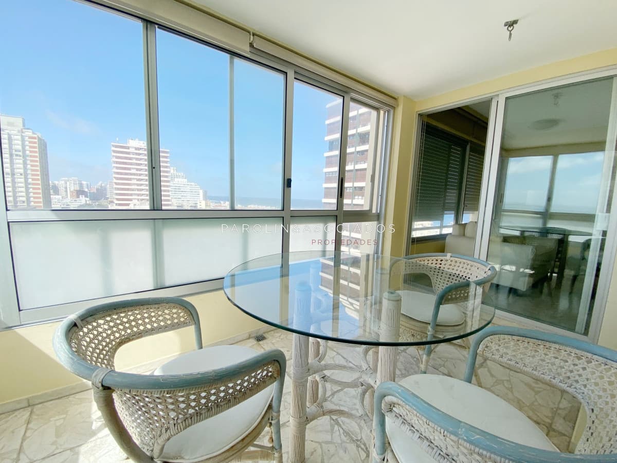 Apartamento en venta de 2 dormitorios en Península de Punta del Este.