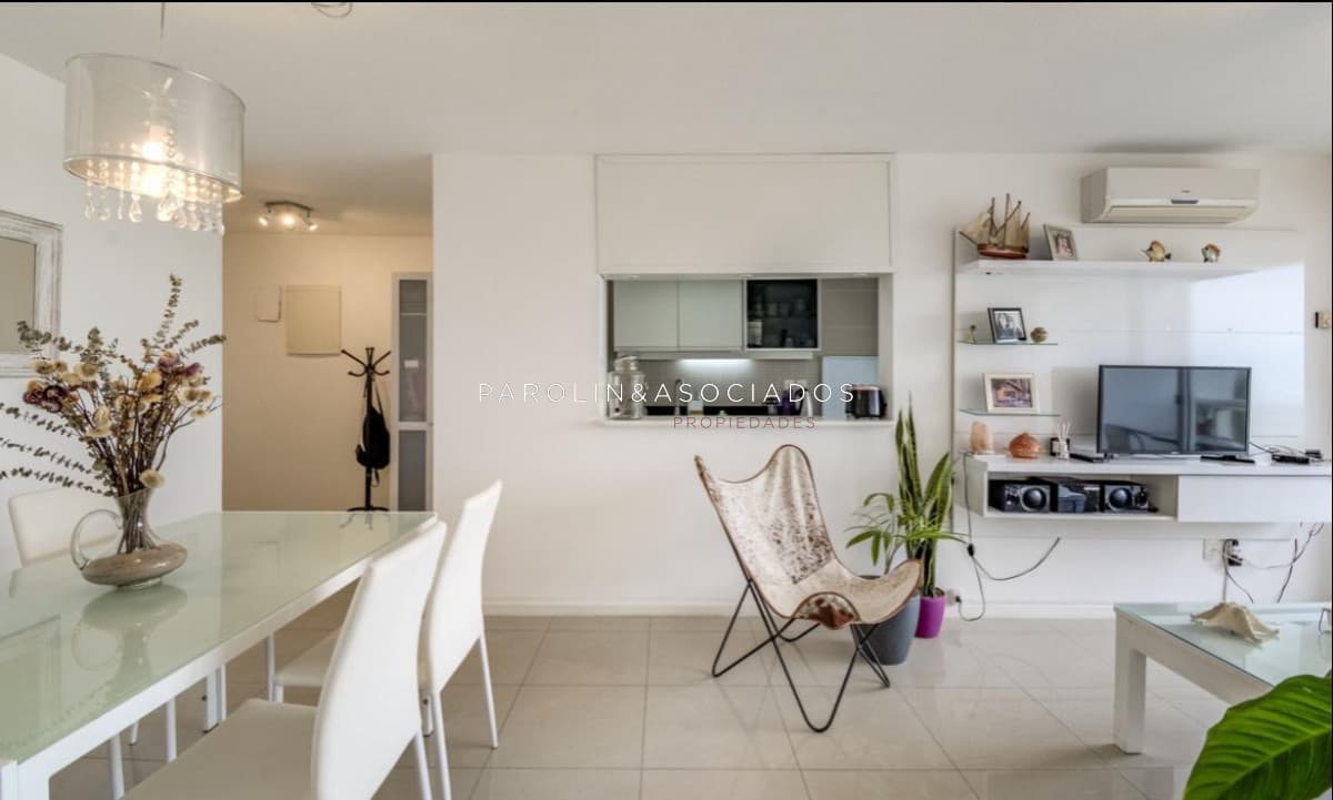 Apartamento en venta de 2 dormitorios en edificio Jardines de la Sierra, Punta del Este