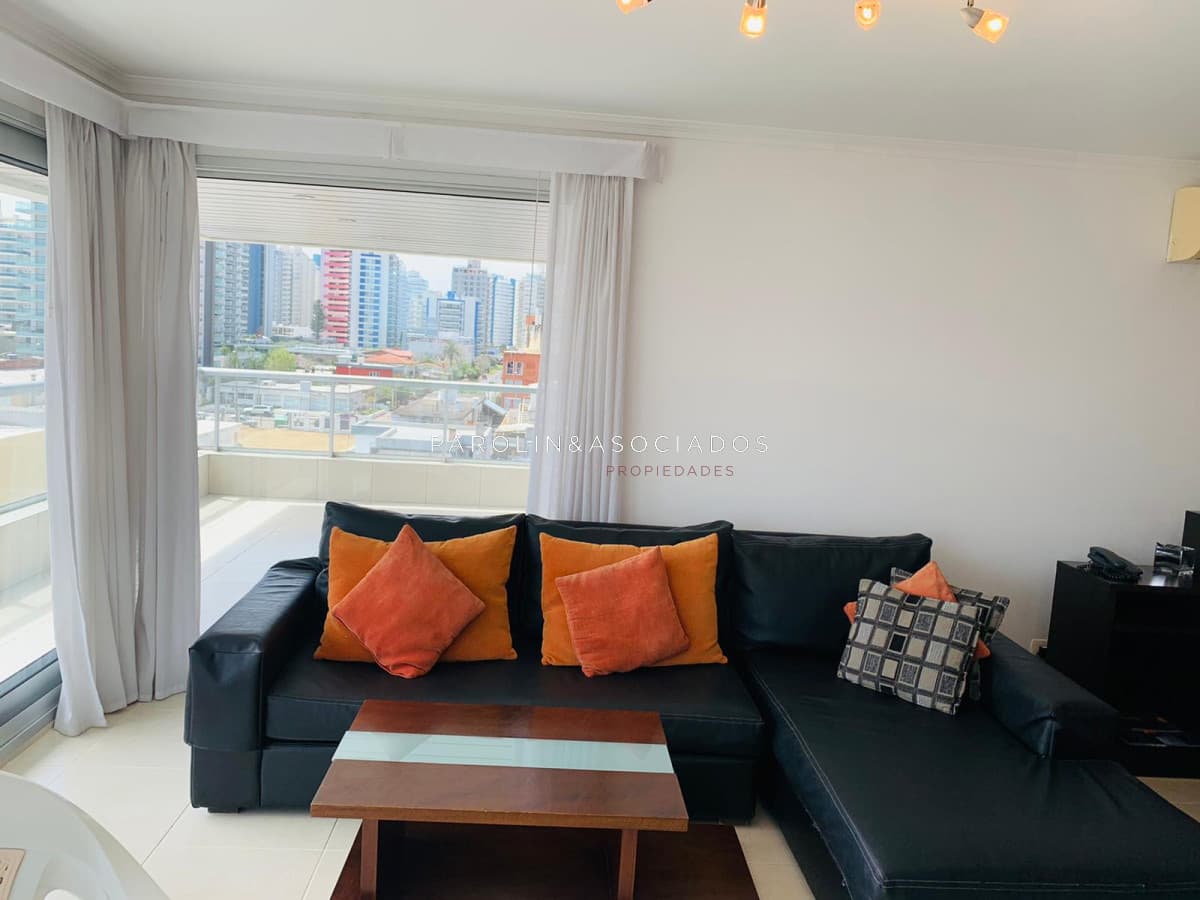 Apartamento en venta de 3 dormitorios en Punta del Este.