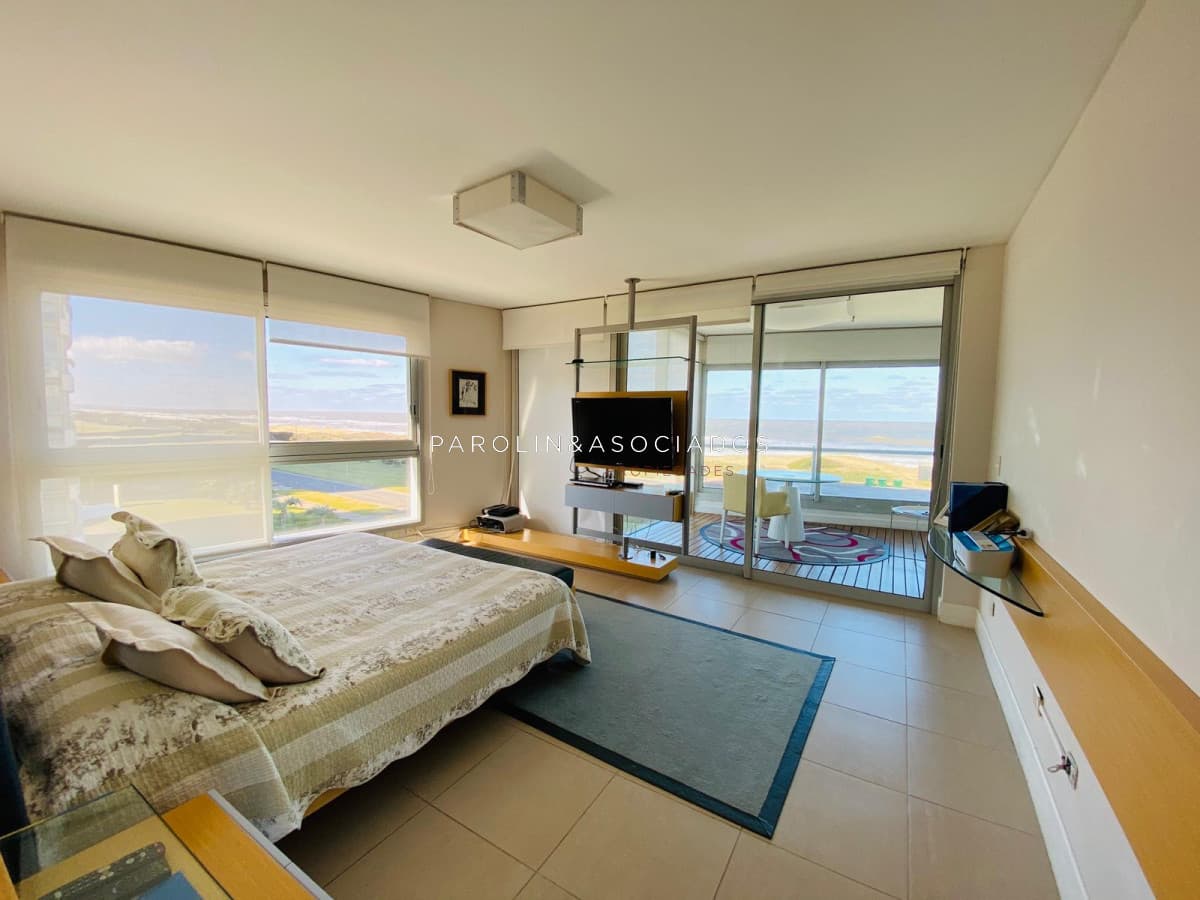 Apartamento en venta en torre Le Parc, Punta del Este.