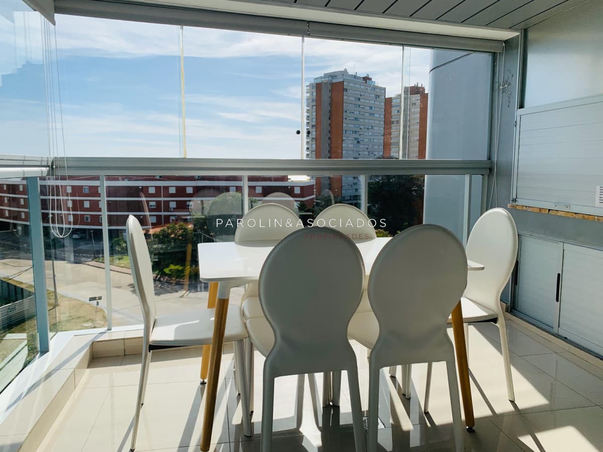 Apartamento en venta de 2 dormitorios en Miami Boulevard, Punta del Este.