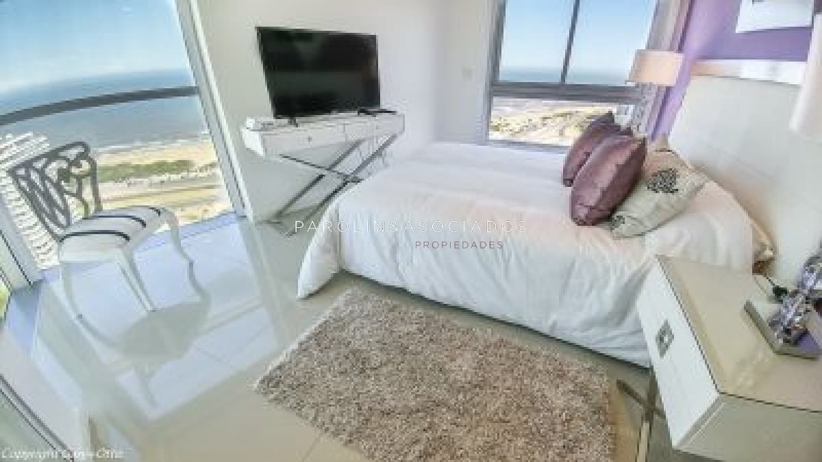 Apartamento en venta de 3 dormitorios en Wind Tower, Punta del Este.