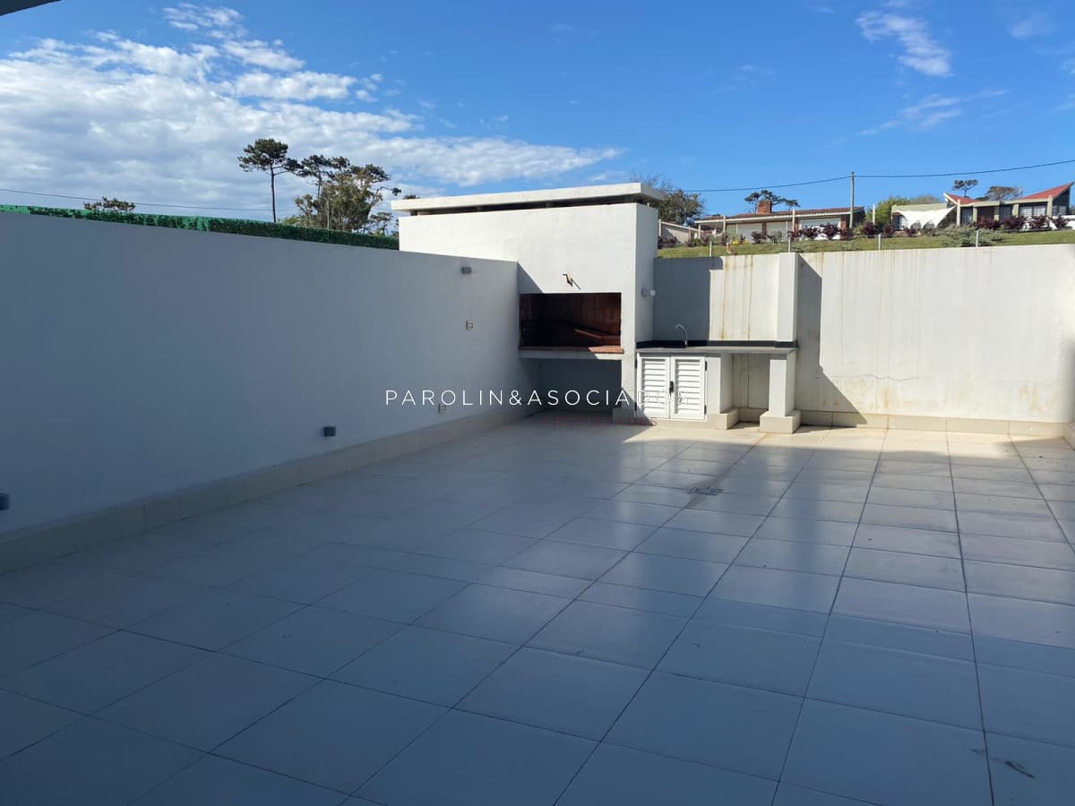 Apartamento en venta frente la mar en Punta del Este.