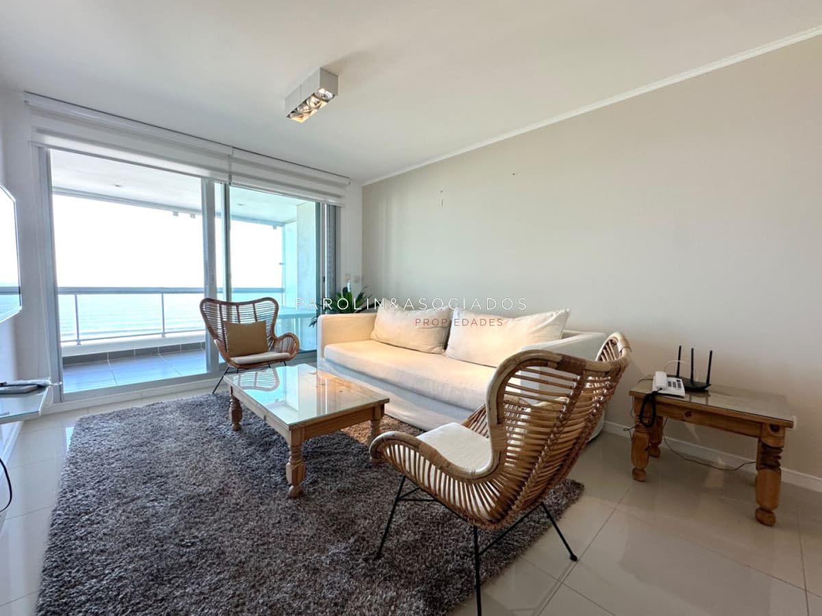 Departamento en Venta de 3 Dormitorios en edificio Wind Tower, Playa Brava Punta del Este