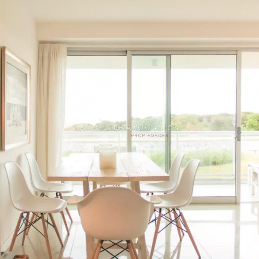 Apartamento en venta de 3 dormitorios en edificio Blue Marine, Punta del Este.