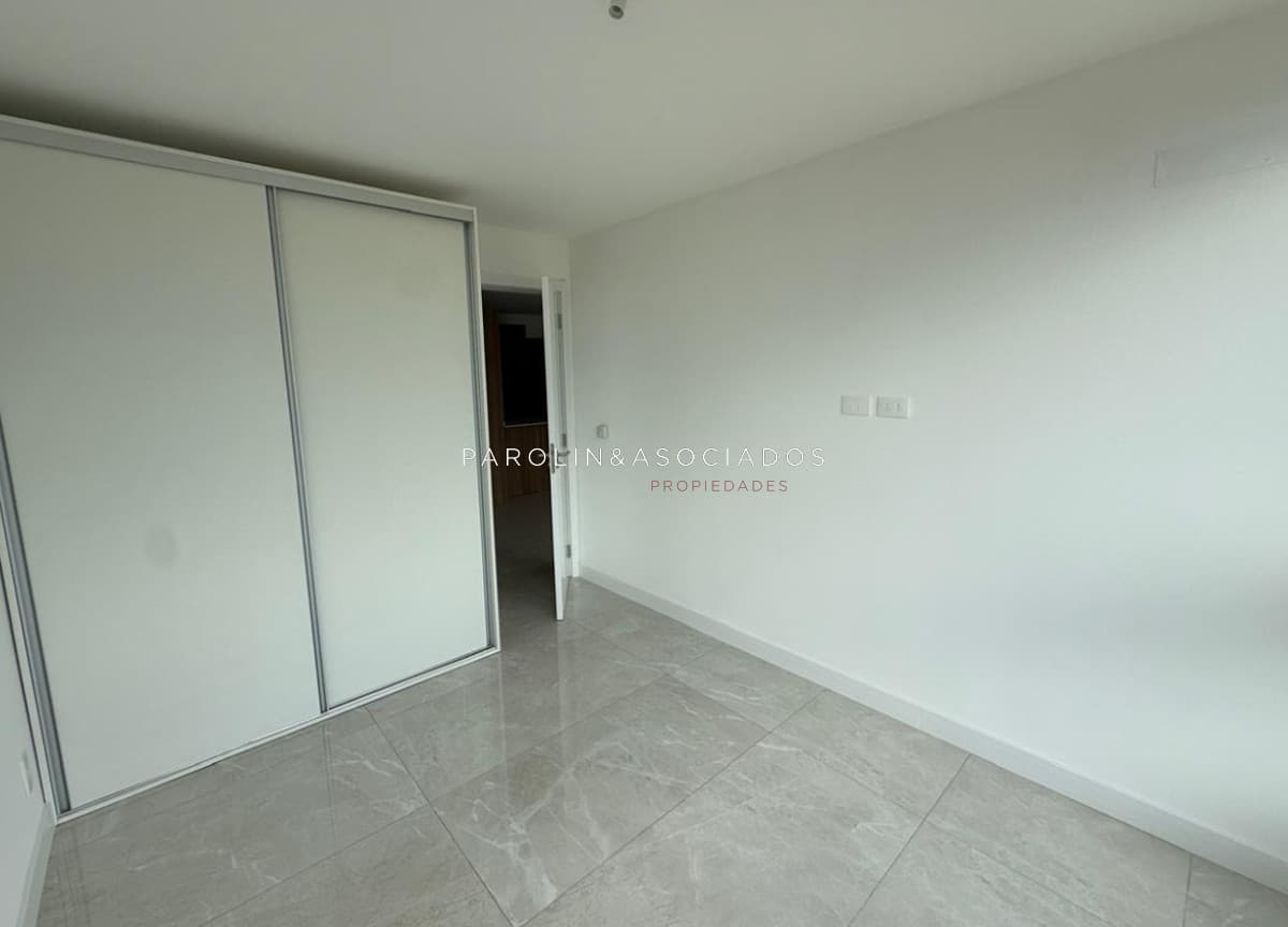 Departamento de 1 dormitorio y medio en edificio View ll, Punta del Este
