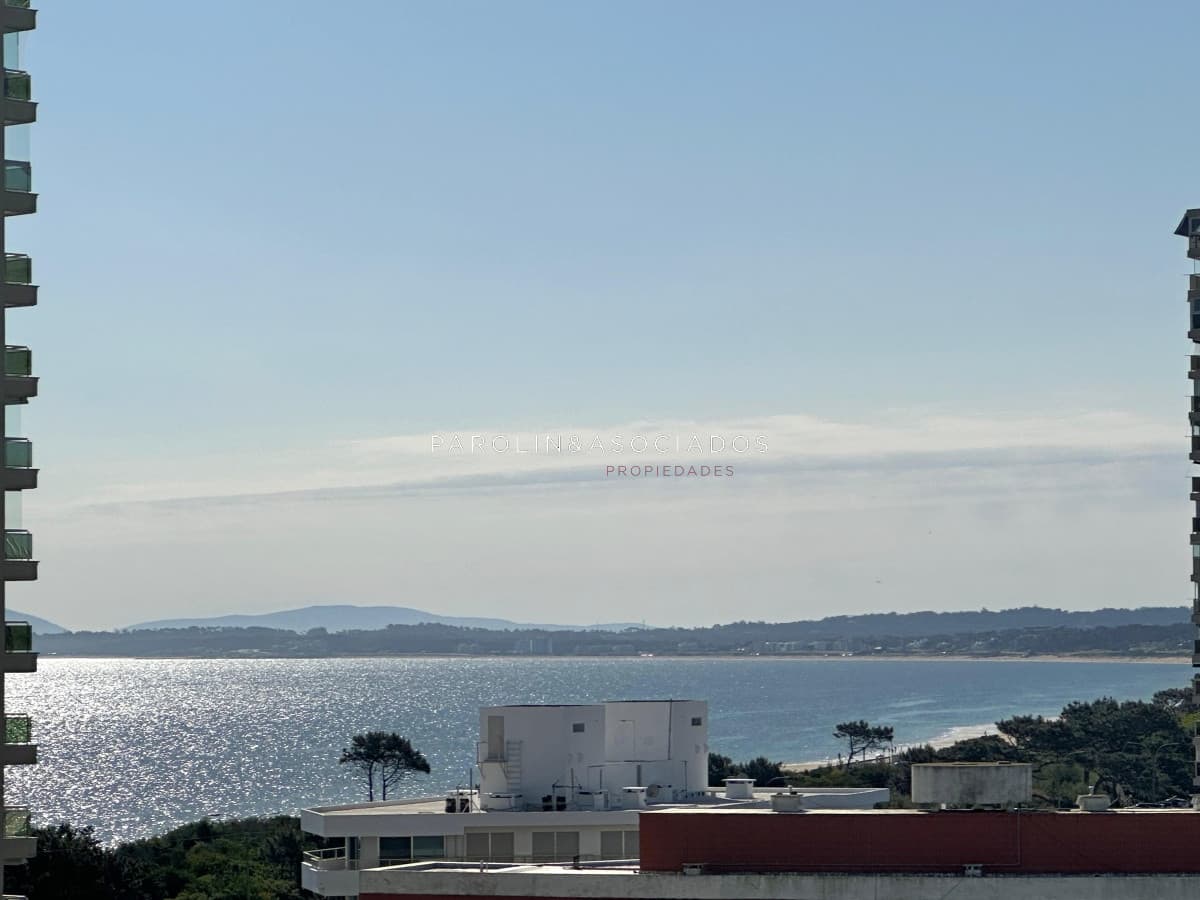 Apartamento en venta  de 3 dormitorios en suite en edificio Gala Tower, Punta del Este.