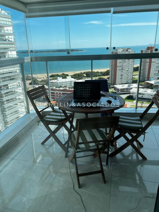 Apartamento de 2 dormitorios en venta en Miami Boulevard, Punta del Este.