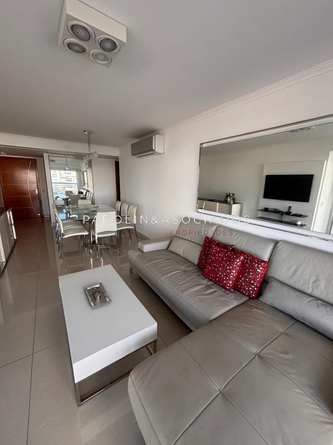 Apartamento de 2 dormitorios en Miami Boulevard, Punta del Este.