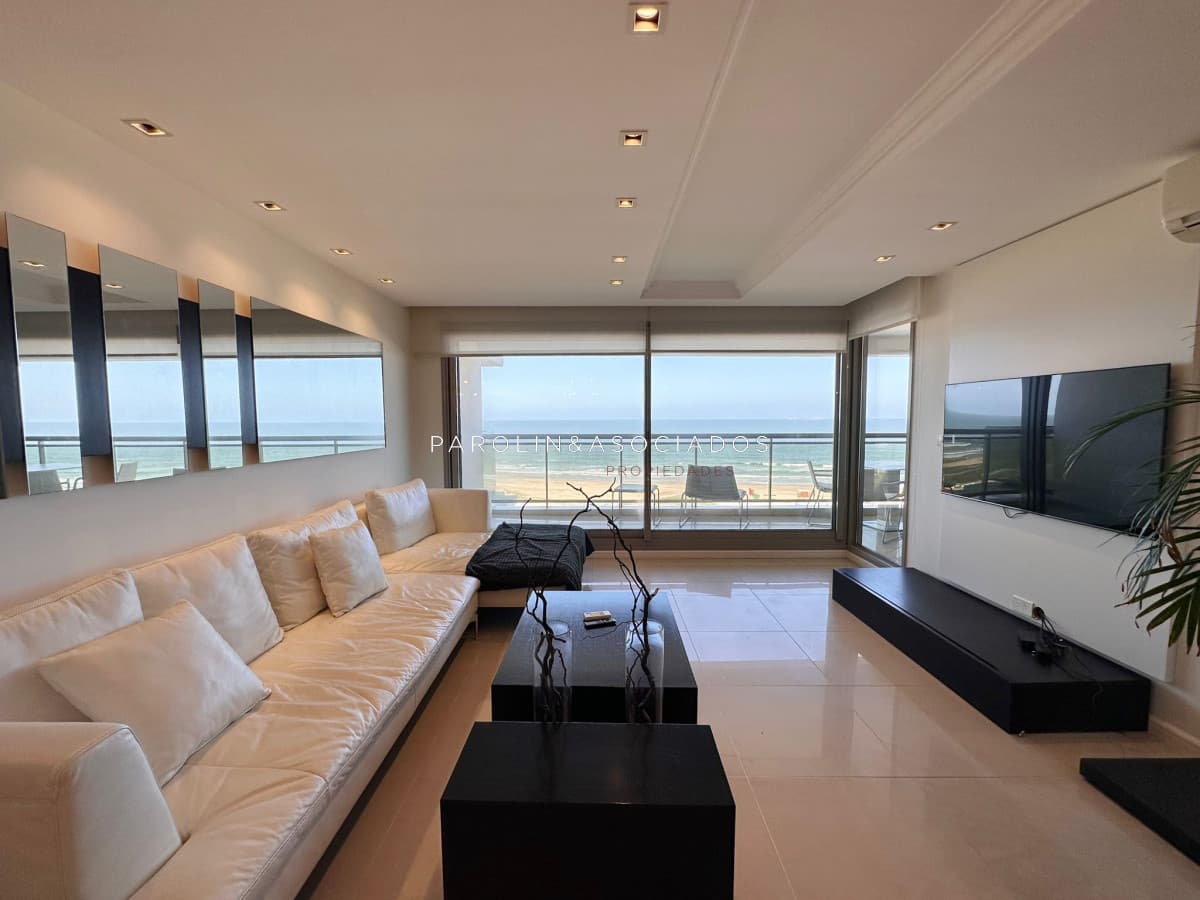 Apartamento en venta de 3 dormitorios en torre Imperiale, Punta del Este.