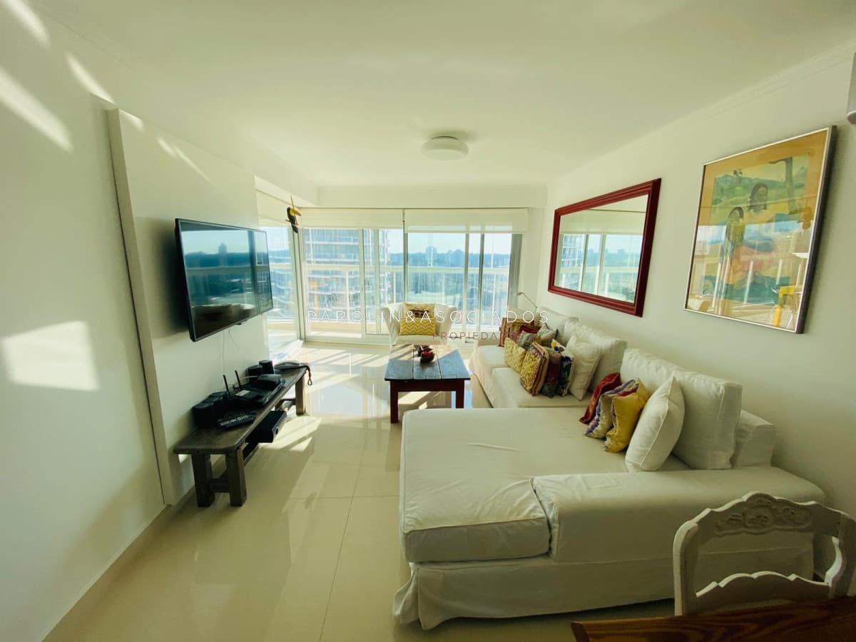 Apartamento en venta de 2 dormitorios en Miami Boulevard, Punta del Este.