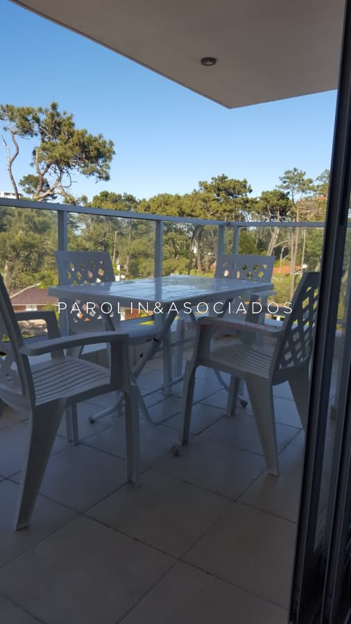 Apartamento en venta de 2 dormitorios en Punta del Este.