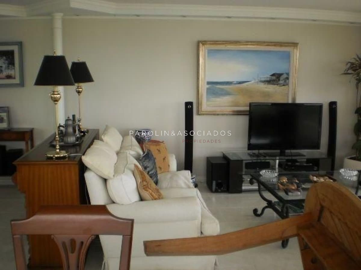 Apartamento de 3 dormitorios en Coral Tower, Mansa, Punta del Este.