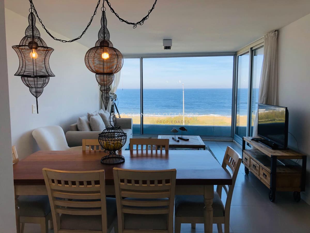 Apartamento en venta en primera línea, edificio Lumiere - Punta del Este.