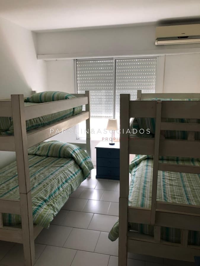Apartamento de 2 dormitorios en venta en Pinares de la Barra, Punta del Este.