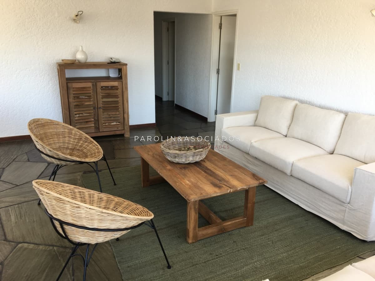 Apartamento en venta de 3 dormitorios en Península de Punta del Este.
