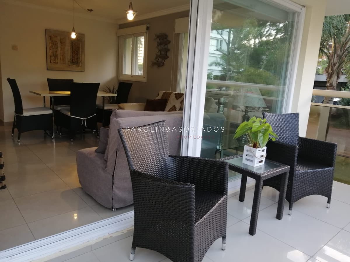 Apartamento en venta de 1 dormitorio, en edificio Mare azurro Punta Del Este