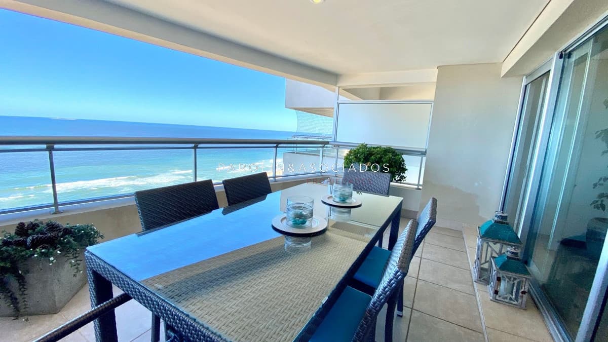 Hermoso apartamento en venta en Torre Lobos, Punta del Este.