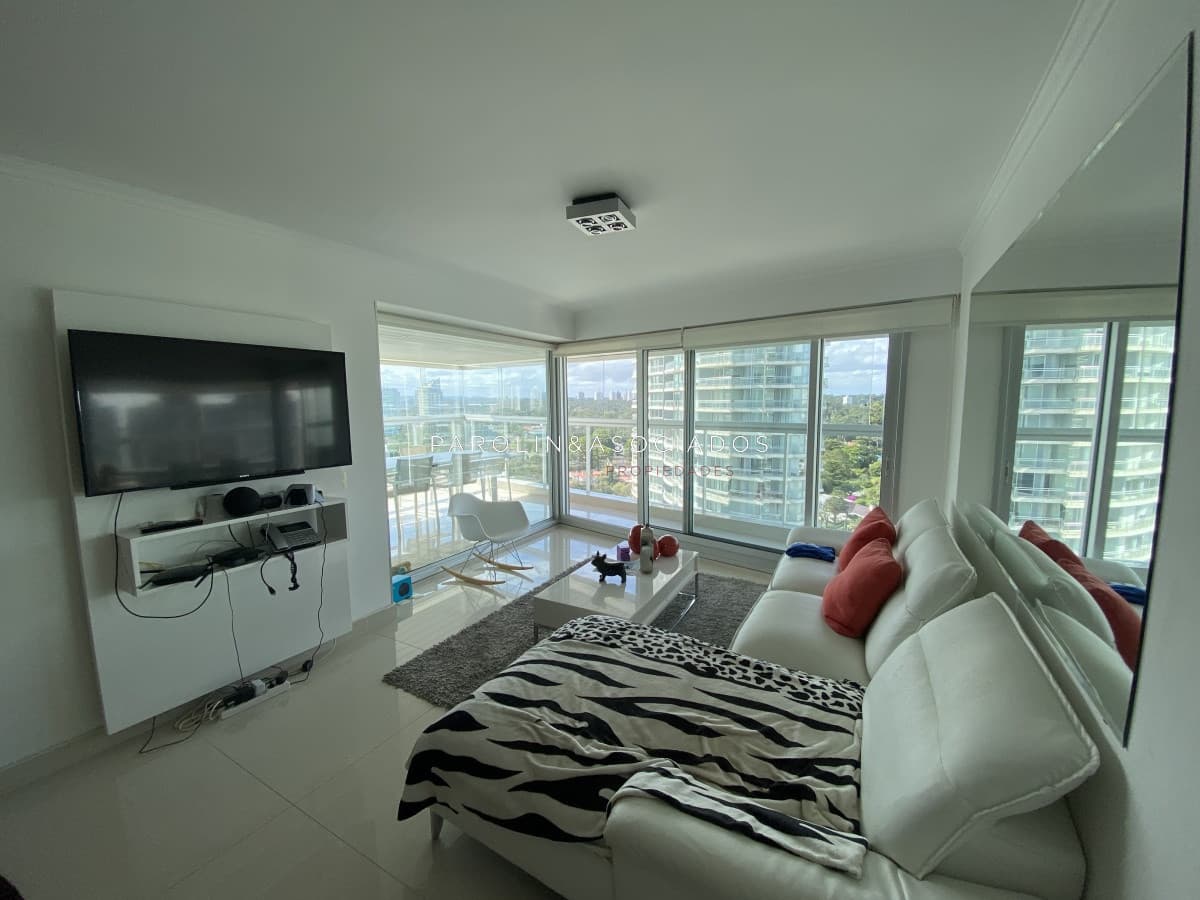 Apartamento en venta de 2 dormitorios en Miami Boulevard, Punta del Este.