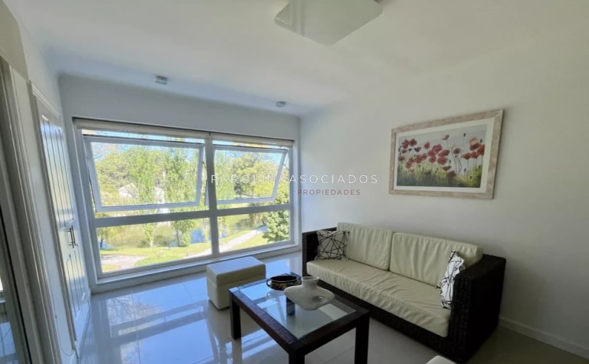Apartamento en venta de 2 dormitorios en Solanas, Punta del Este.