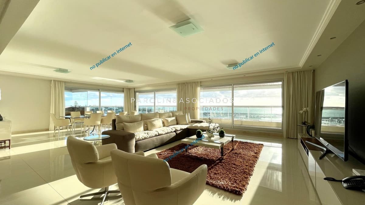 Penthouse de 4 dormitorios en Península, Punta del Este.