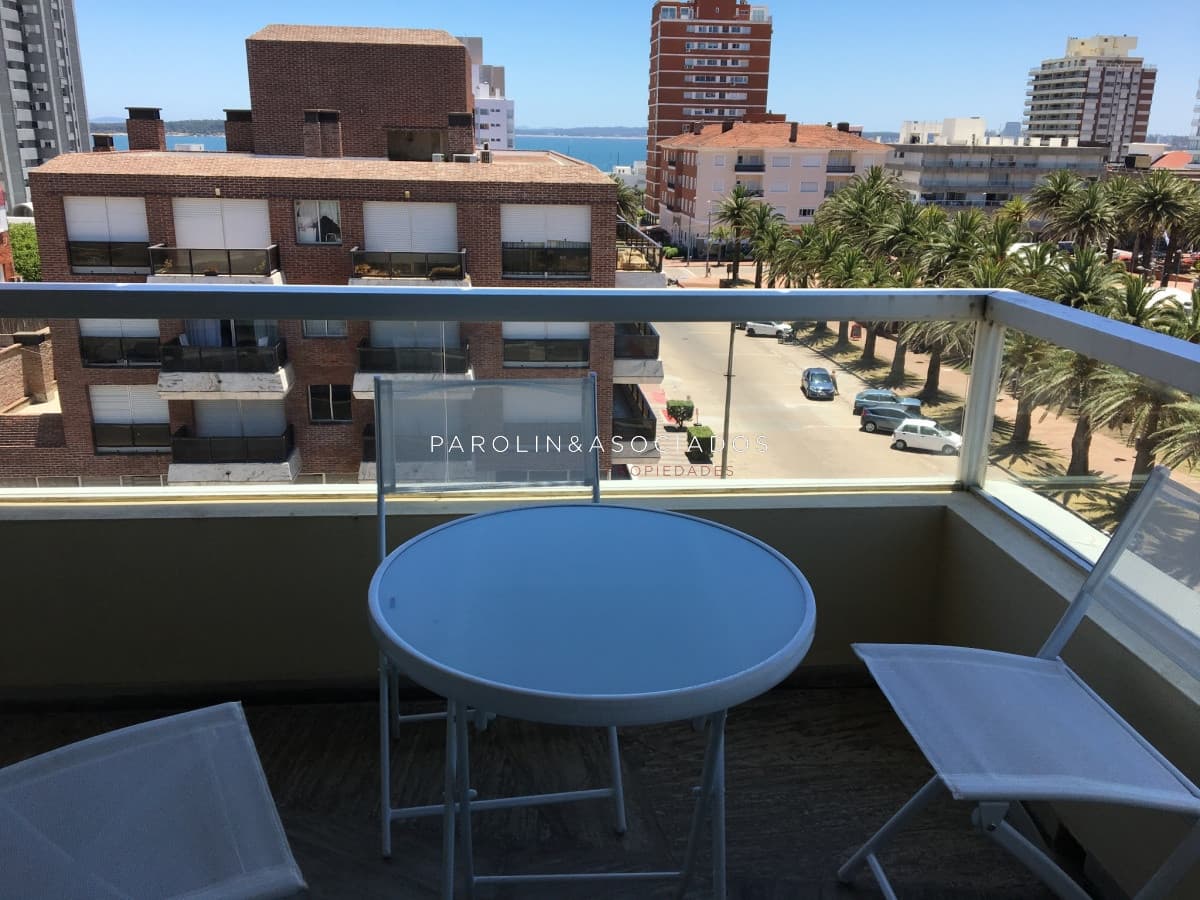 Apartamento en venta de 3 dormitorios en Península de Punta del Este.